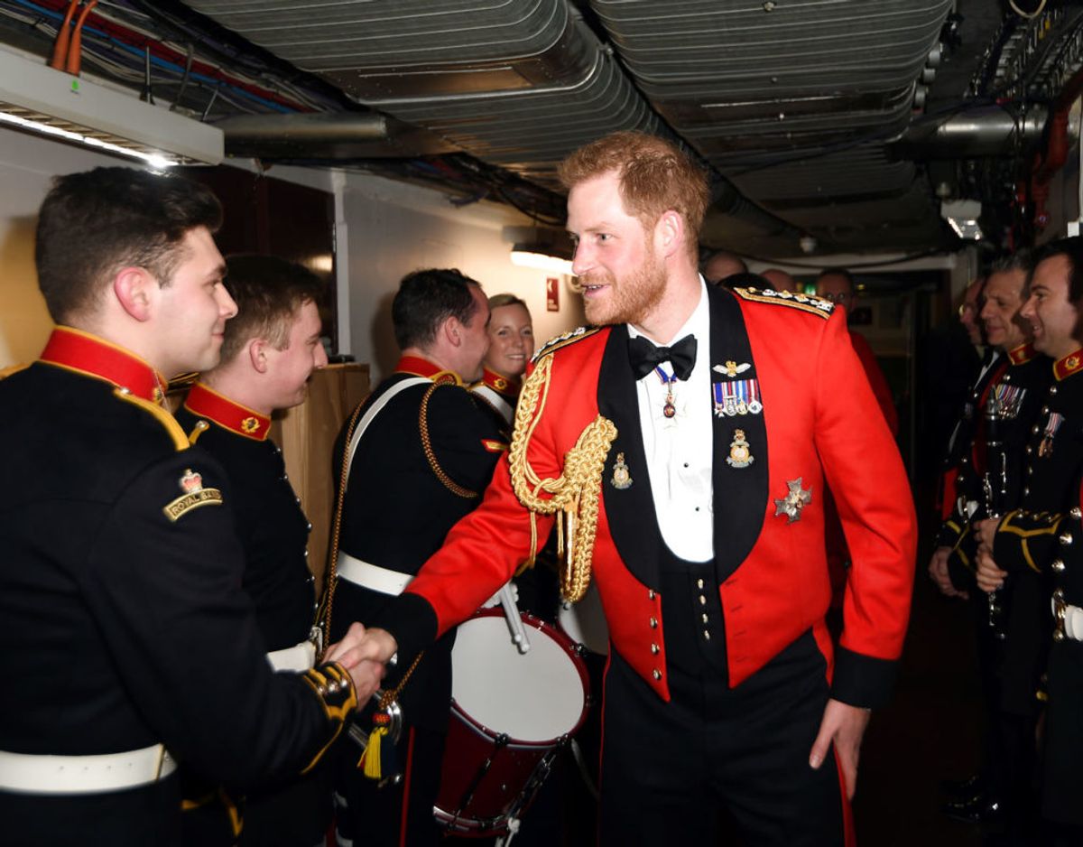 Prins Harry er angivligt parat til at gøre stor set alt for at beholde sin officielle tilknytning til de britiske, væbnede styrker. Klik videre for flere billeder. Foto: Scanpix/Eddie Mulholland/Pool via REUTERS
