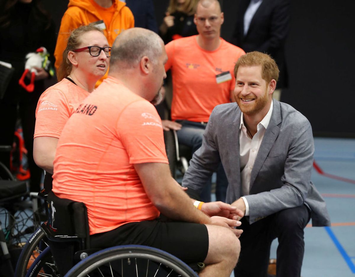 Prins Harry ses her sammen med medlemmer af det britisk Invictus Games team under præsentationen af Haag arrangementet, der skulle have fundet sted i 2020. Klik videre for flere billeder. Foto: Scanpix/Chris Jackson/Pool via REUTERS