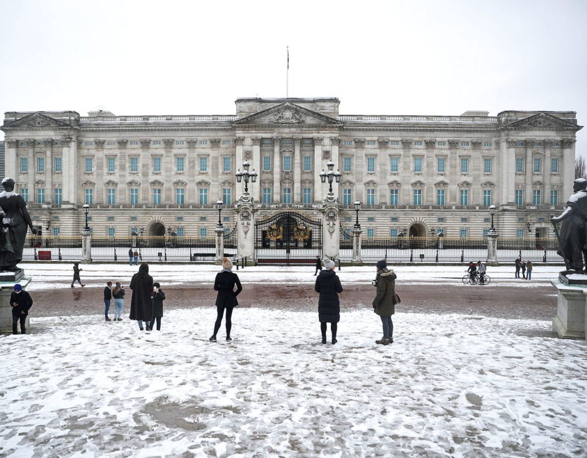Ifølge den royale ekspert og kommentator Richard Fitzwilliams beror de stigende omkostninger til driften af kongehuset udelukkende på en hårdt tiltrængt renuvering af Buckingham Palace. Han siger samtidig, at det er kongehuset selv, og ikke skatteyderne, der financierer renoveringen. Foto: Scanpix/REUTERS/Hannah McKay