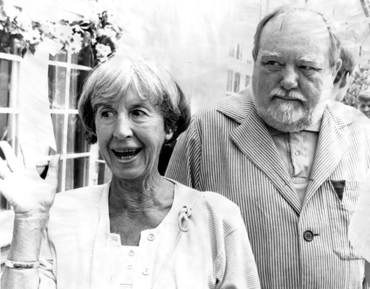 Her ses Matadors hovedforfatter og idéskaber, Lise Nørgarrd, sammen med seriens instruktør, Erik Balling. De to havde stor glæde af hinanden som samarbejdspartnere. Arkivfoto: Mini Wolff/Ritzau Scanpix.