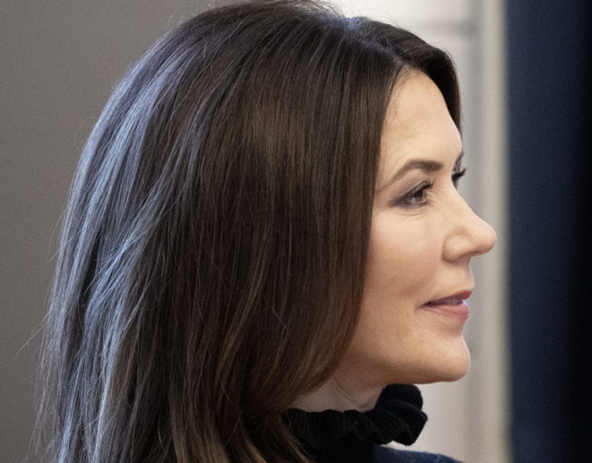 Kronprinsesse Mary markere Børnenes dag sammen med Phillip Faber i ‘Fællessang – hver for saig’ fredag aften. Foto: Claus Bech.