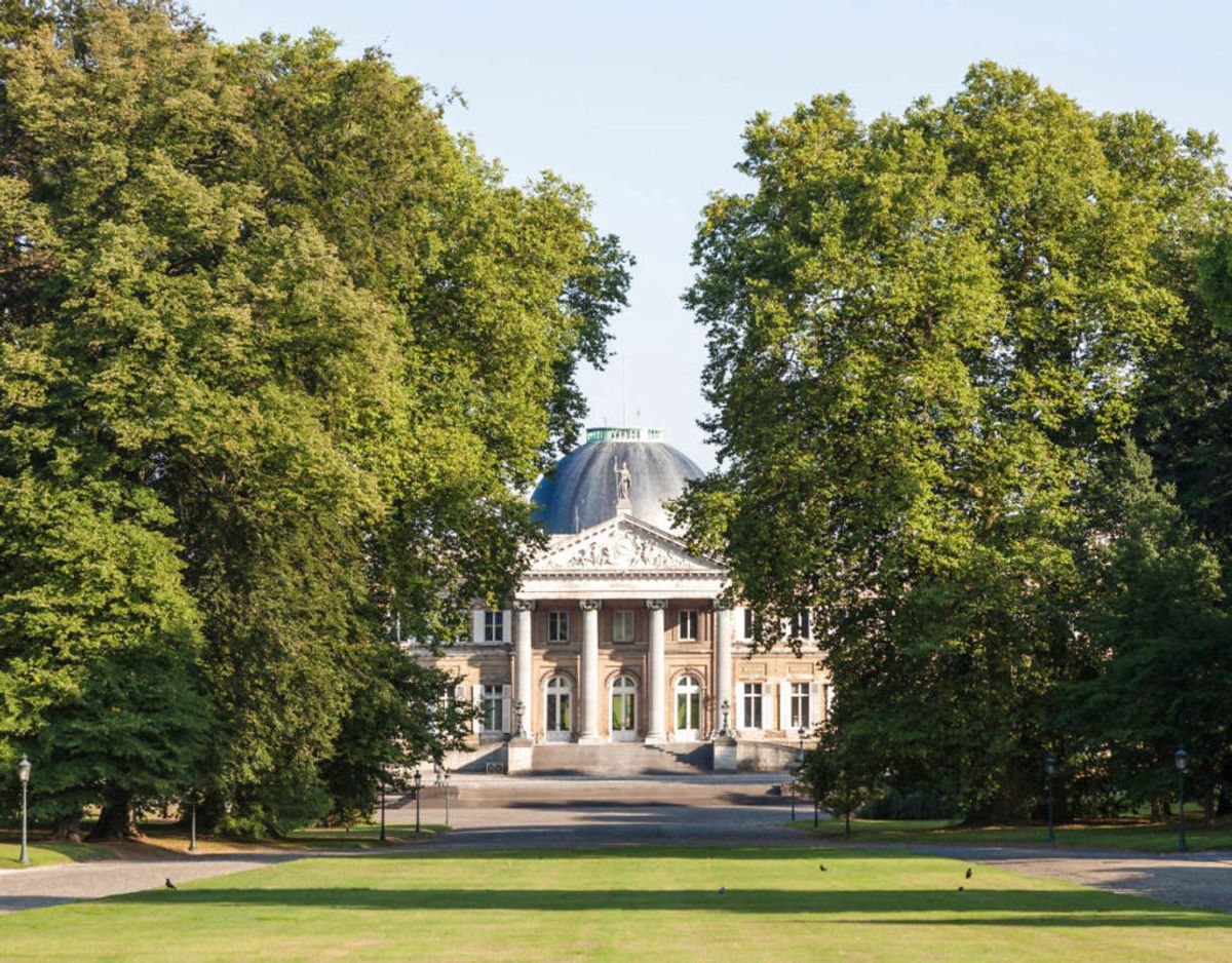 Turen byder også på en tur ud i den kongelige baghave. Klik videre i galleriet for flere billeder. Foto: Scanpix.
