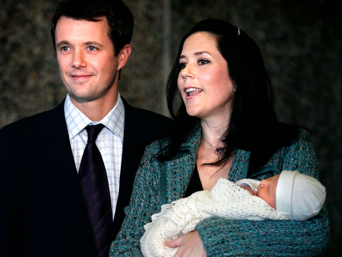 Kronprins Frederik og kronprinsesse Mary med deres nyfødte søn prins Christian på Rigshospitalet d. 18. oktober 2005. Foto: Keld Navntoft/Ritzau Scanpix