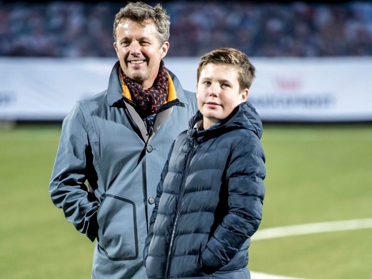 Kronprins Frederik og prins Christian overværre den færørske pokalfinale mellem B36 Thorshavn og HB Thorshavn og overrækker medaljer efter kampen i forbindelse med kronprinsparrets officielle besøg på Færøerne, lørdag den 25. august 2018. B36 Thorshavn vandt efter straffespark. Foto: Mads Claus Rasmussen/Ritzau Scanpix