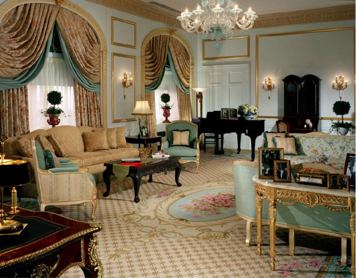 Det er også ting fra værelset, der tilhørte hertugen og hertuginden af Windsor, bedre kendt som Edward og Wallis Simpson. Foto: Kaminski Auctions/ Waldorf Astoria