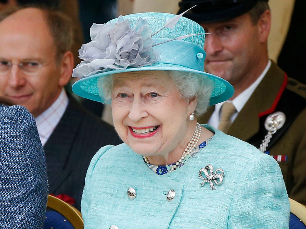 Prins Harry er kendt som lidt af en spasmager. Ofte laver han også sjov med sin farmor dronning Elizabeth. KLIK VIDERE OG SE FLERE BILLEDER. Foto: REUTERS/Phil Noble/Files