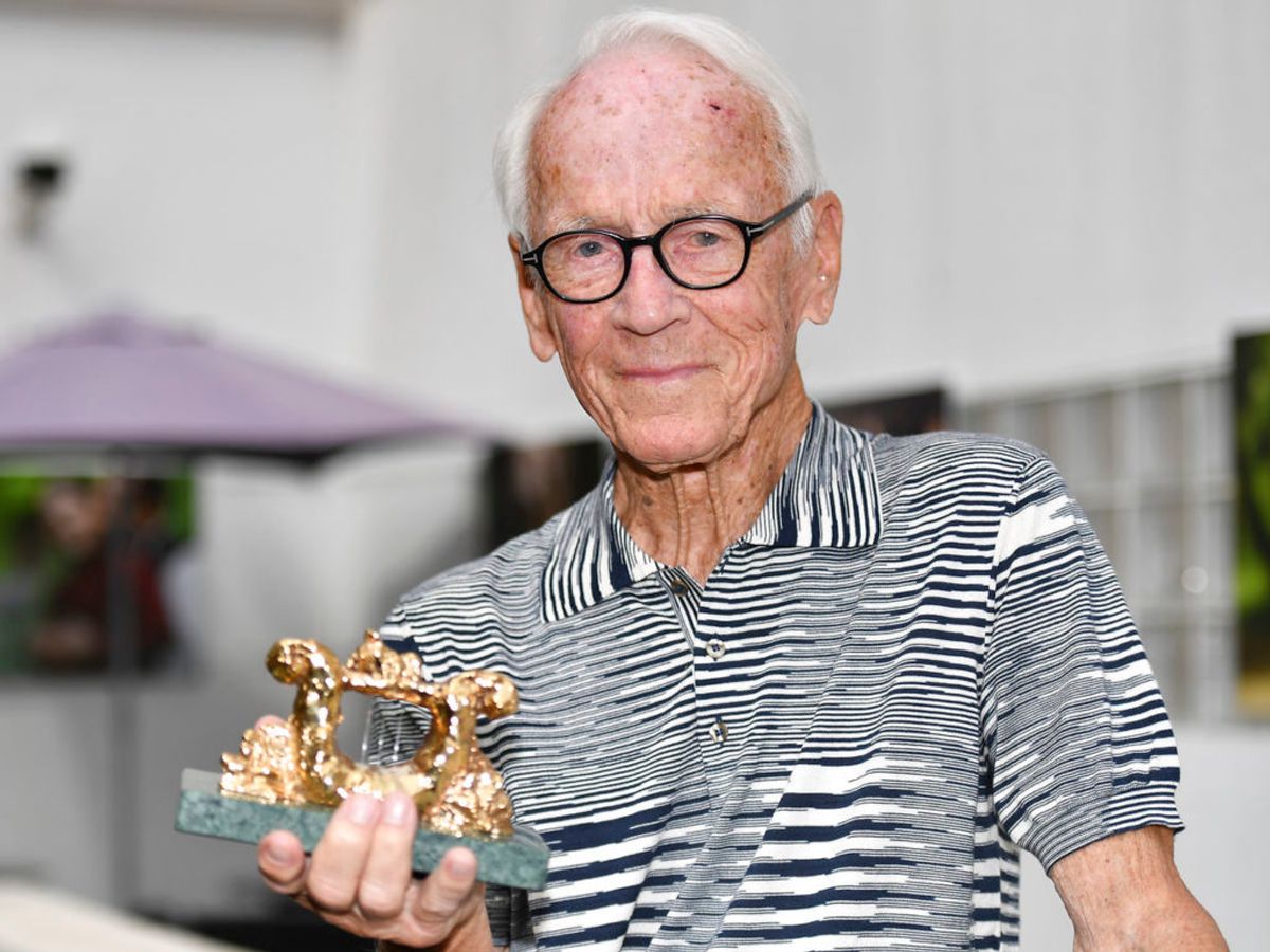 Bent Fabricius-Bjerre modtager her HARPA Nordic Composers Award 2017 (a life-time achievement) i Cannes tilbage i 2017.
Foto: YANN COATSALIOU / Scanpix