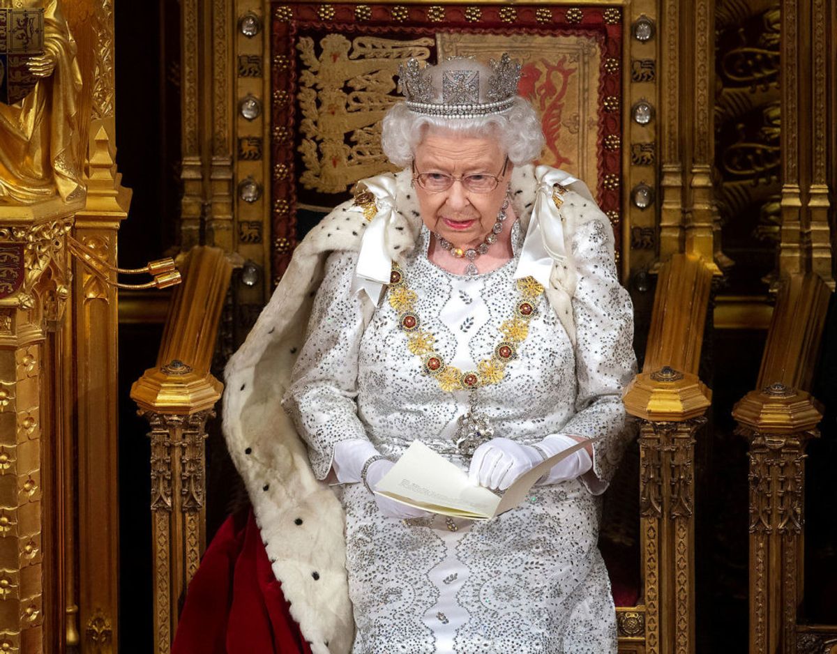 Lørdag den 18. juli rundede dronning Elizabeth en imponerende milepæl. Her havde hun siddet på den britiske trone i ikke mindre end 25.000 dage. Klik videre i galleriet for flere billeder. Foto: Scanpix/Victoria Jones/Pool via REUTERS