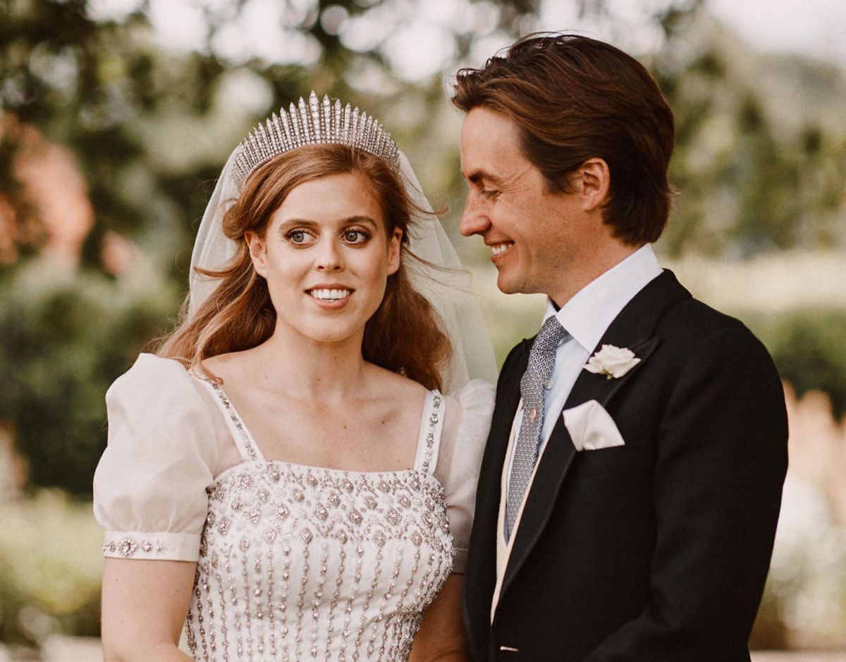 Prinsessen bar ved sit bryllup den selvsamme tiara, som dronningen havde på da hun blev gift med prins Philip den 20. november 1947. Klik videre i galleriet for flere billeder. Foto: Scanpix/Benjamin Wheeler/Pool via REUTERS