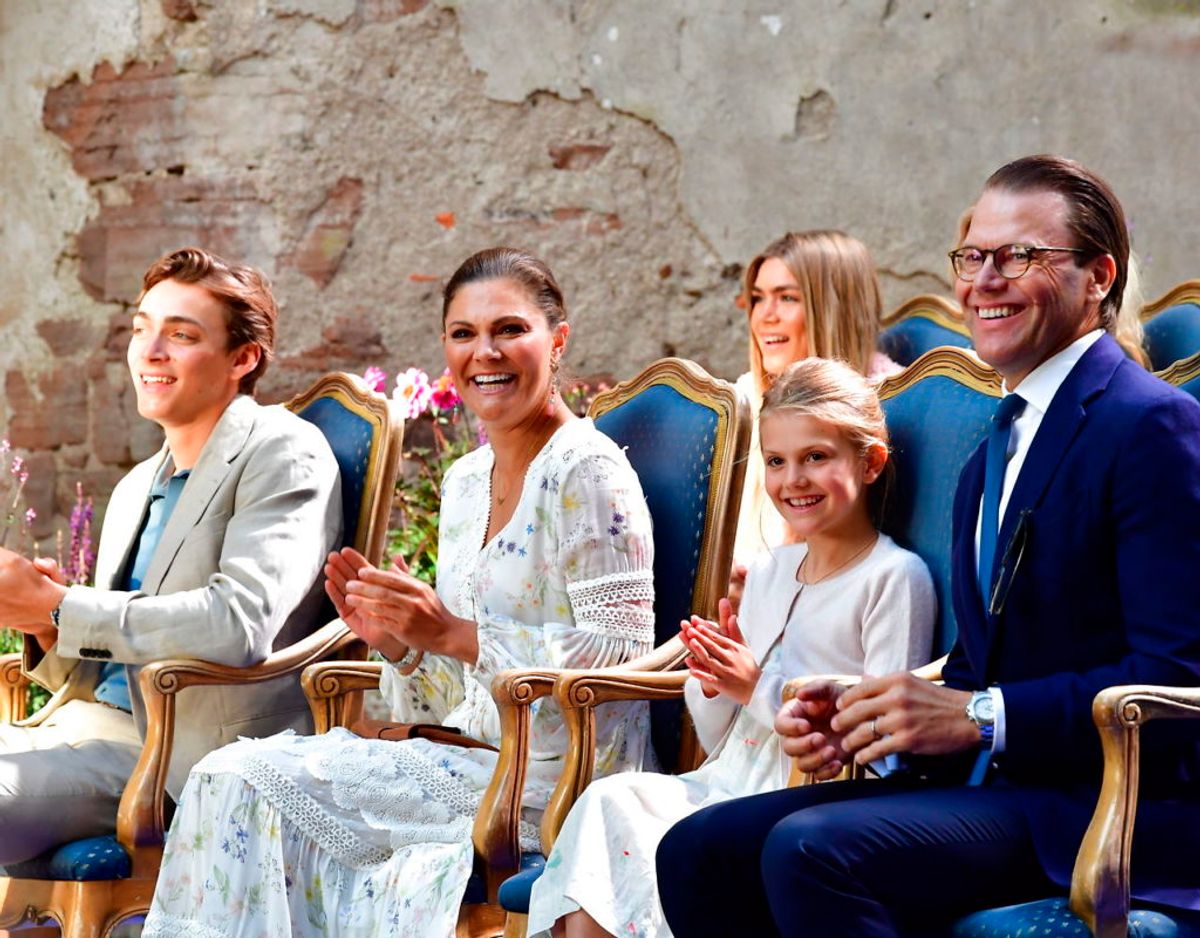 Endnu et billede af kronprinsessefamilien. Ved siden af Victoria er det årets prisvinder, den amerikanskfødte, svensk stangspringer Armand Duplantis. Klik videre for flere billeder. Foto: Scanpix/ Jonas Ekströmer / TT