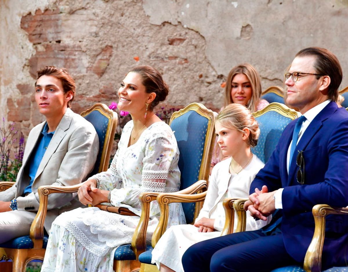 Familien, med prinsesse på ærespladsen mellem mor og far, ved koncerten. Klik videre i galleriet for flere billeder. Foto: Scanpix/Jonas Ekströmer / TT