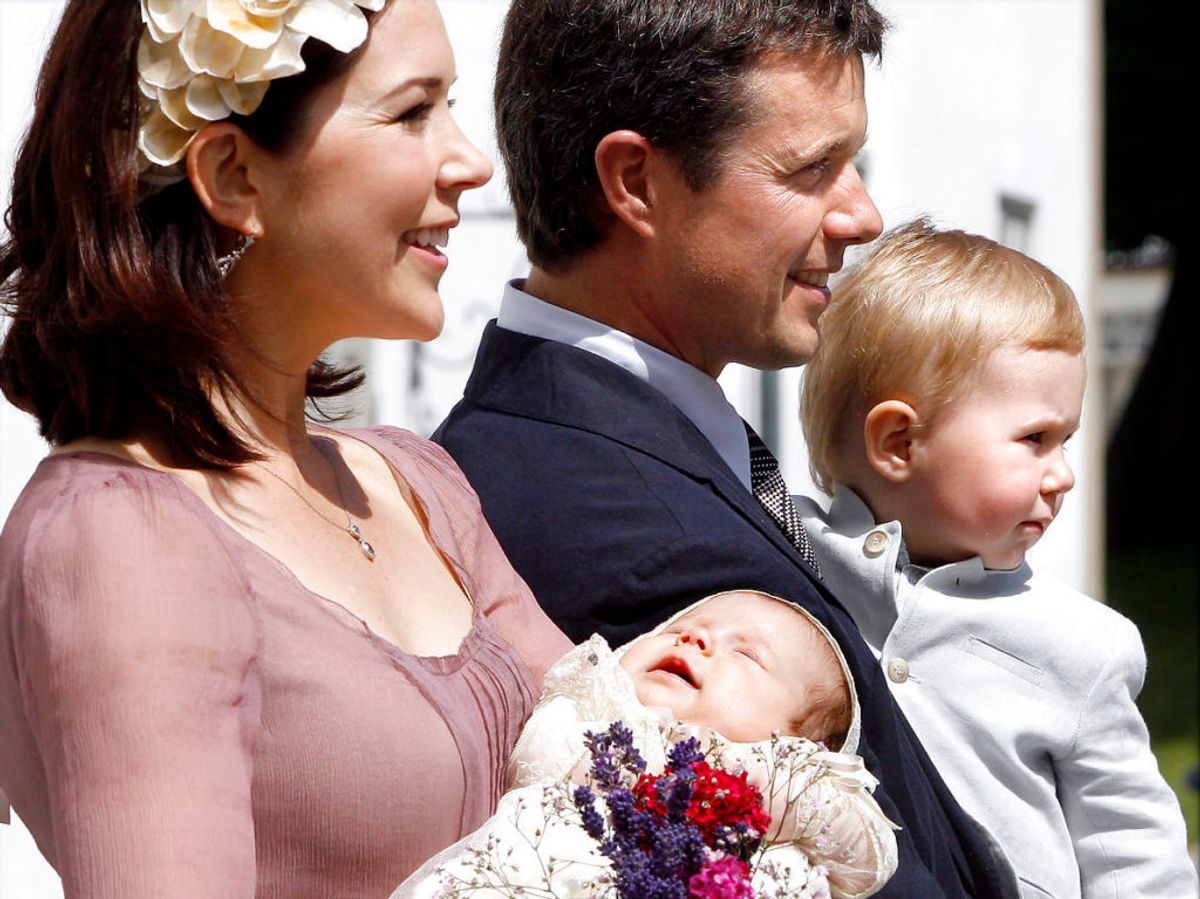 2007: Prinsesse Isabella døbes i Fredensborg Slotskirke. På billedet ses Kronprins Frederik, Prins Christian og Kronprinsesse Mary med den lille prinsesse der fik navnet Isabella Henrietta Ingrid Margrethe.
Foto: Bax Lindhardt / SCANPIX