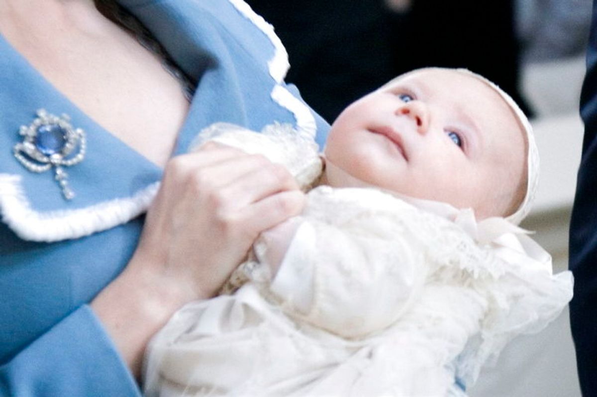 Kronprinsesse Mary forlader Christianborgs Slotskirke med sin lille søn på armen efter dåben lørdag d. 21. janaur 2006. Foto: Scanpix
