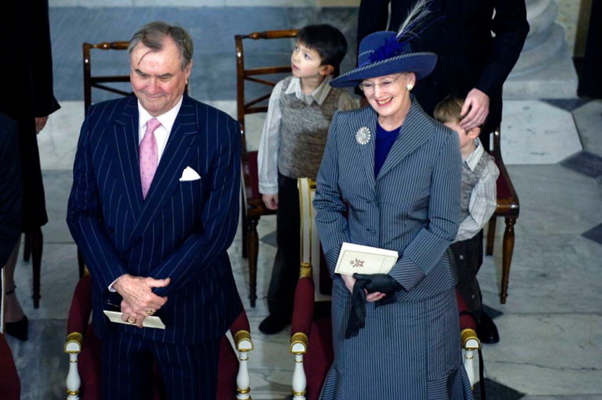 Dronning Margrethe og prins Henrik overværer dåben af den lille prins Christian lørdag d. 21. januar i Christiansborg Slotskirke. Bagved anes prins Nikolai og prins Felix. Foto: Scanpix