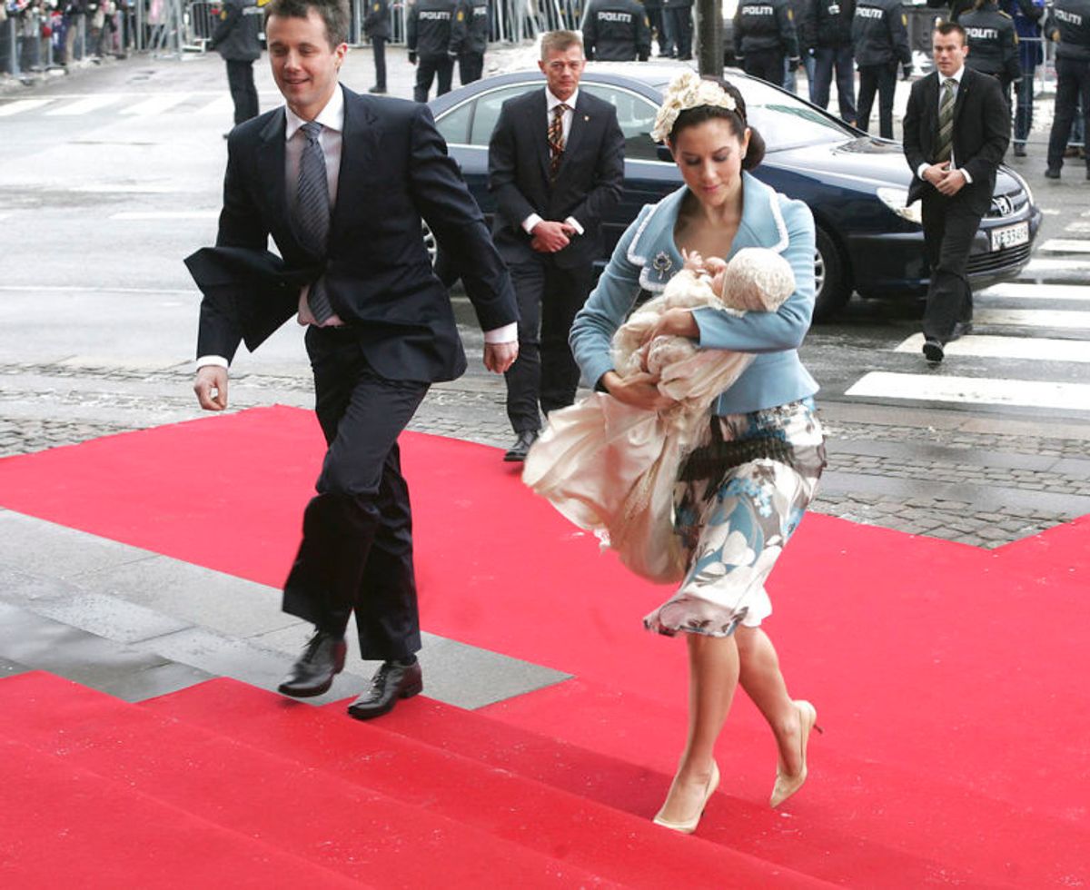 Kronprins Frederik og kronprinsesse Mary ankommer lørdag d. 21. januar 2006 til Christiansborg Slotskirke for at døbe deres lille søn. Foto: Scanpix