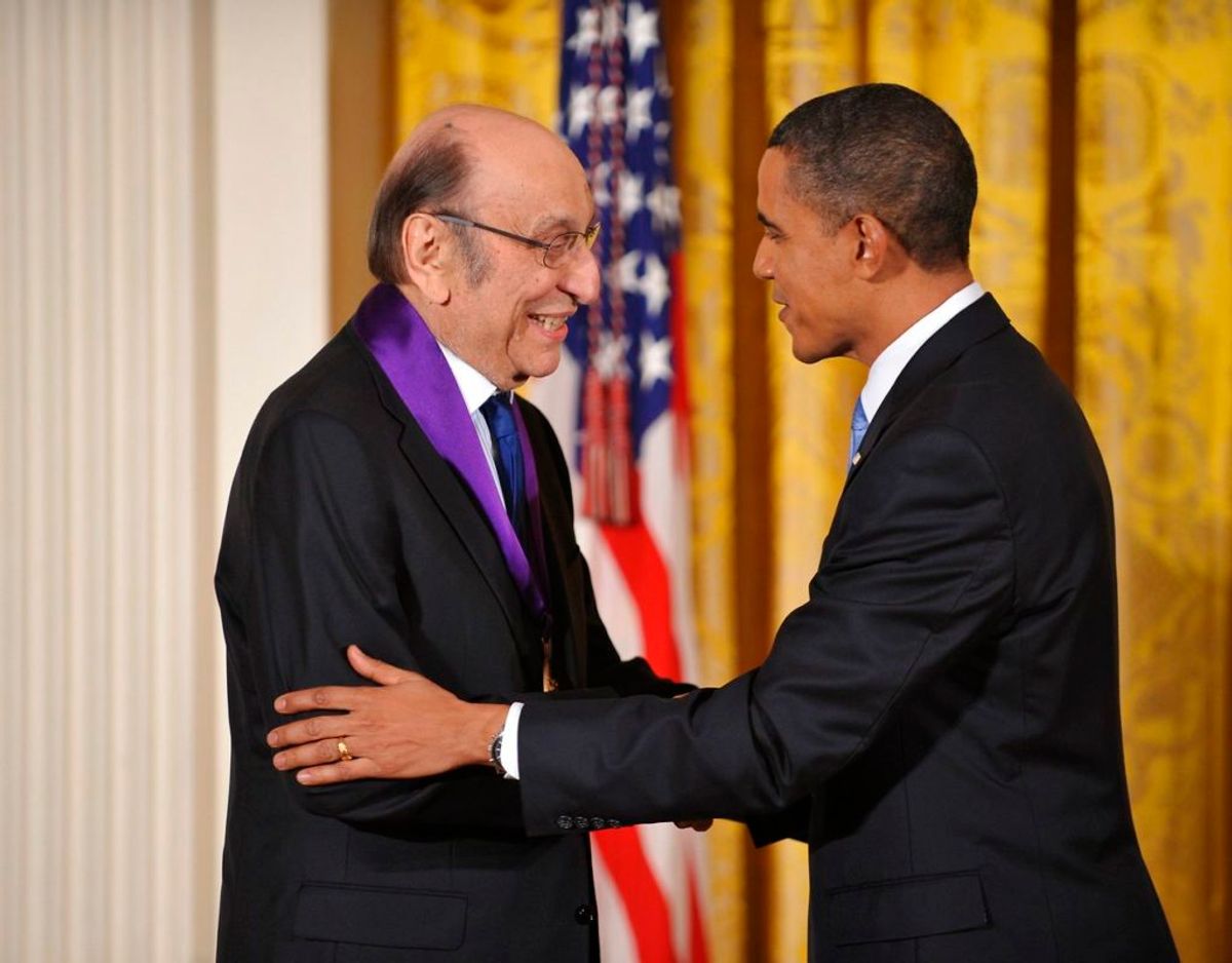 Milton Glaser modtog i 2009 National Medal of Arts. Foto: Mandel NGAN / AFP