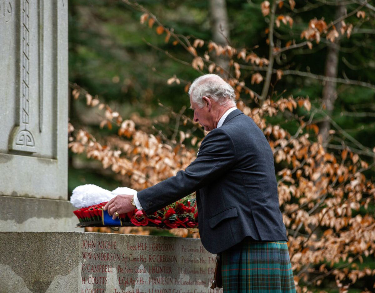 Fra ‘Victory in Europe-dagen’ den 8. maj, hvor prinsen og hertuinden nedlægde kranse på Balmoral. Klik videre for flere billeder. Foto: Scanpix/ Amy Muir/Pool via REUTERS