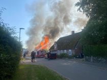 Villa i brand: Huse evakueres