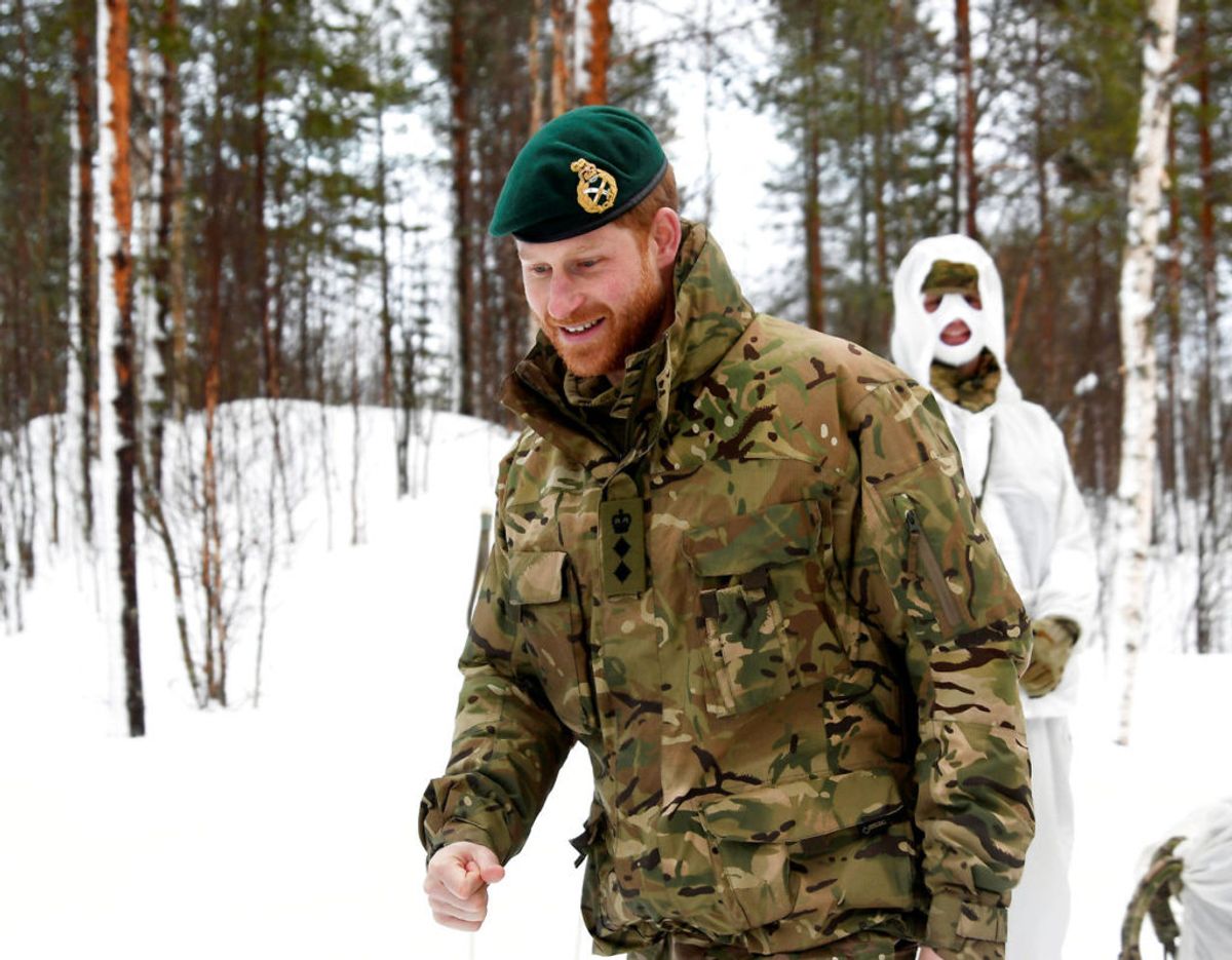 Så sent som i februar 2019 besøgte prins Harry en militær øvelse med deltagelse af soldater fra Royal Marines. Klik videre for flere billeder. Foto: NTB Scanpix/Rune Stoltz Bertinussen via REUTERS