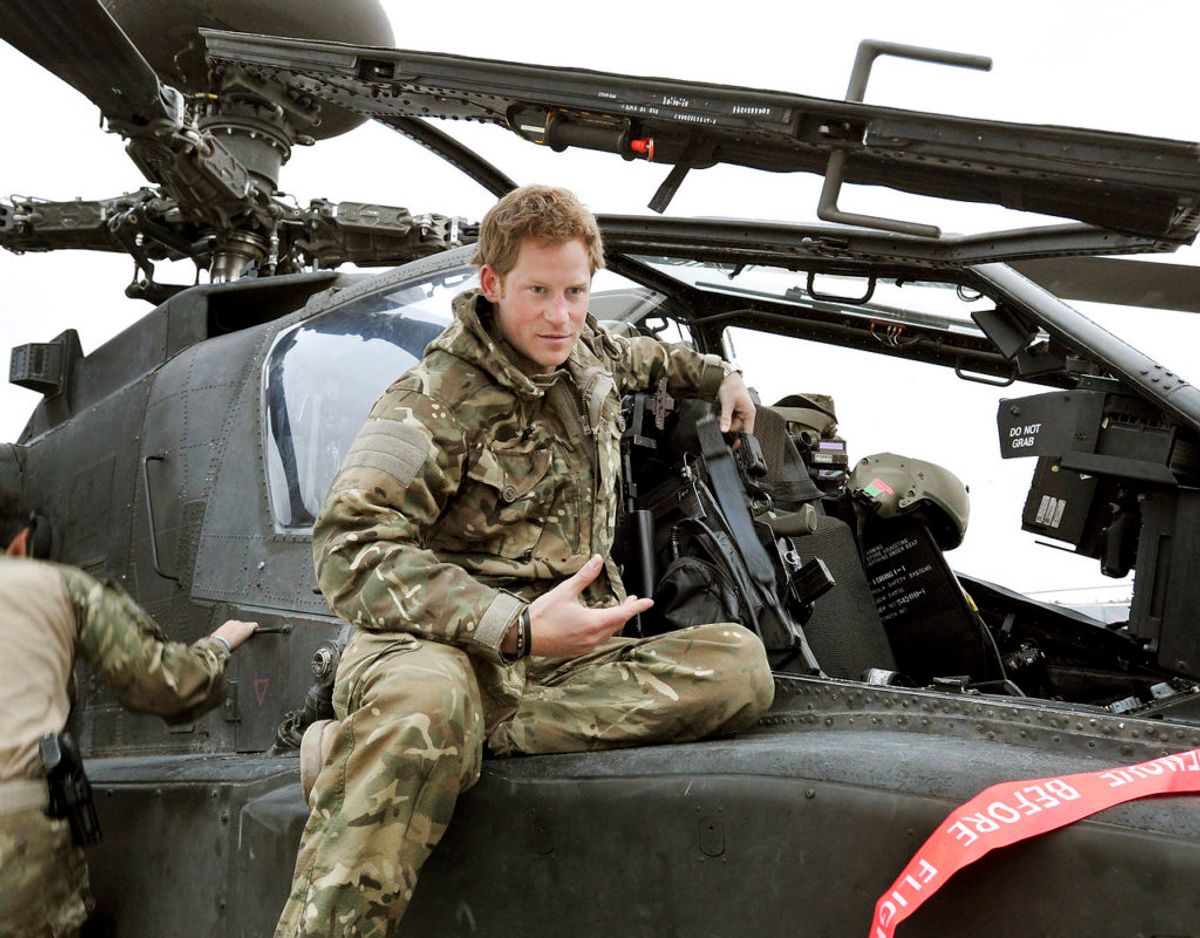 Harry er uddannet kamp-helikopterpilot og har været i aktiv tjeneste som sådan. Klik videre for flere billeder. Foto: Scanpix/REUTERS/John Stillwell/Pool/Files