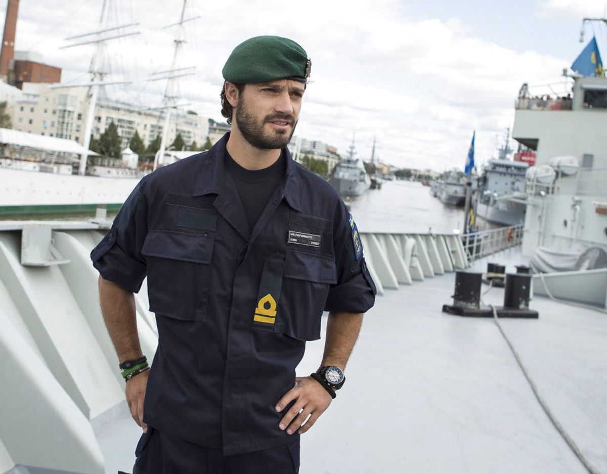 Prins Carl Philip har en militær uddannelse og har i dag rang af major. Klik videre for flere billleder. Foto: Scanpix/REUTERS/Roni Lehti/Lehtikuva