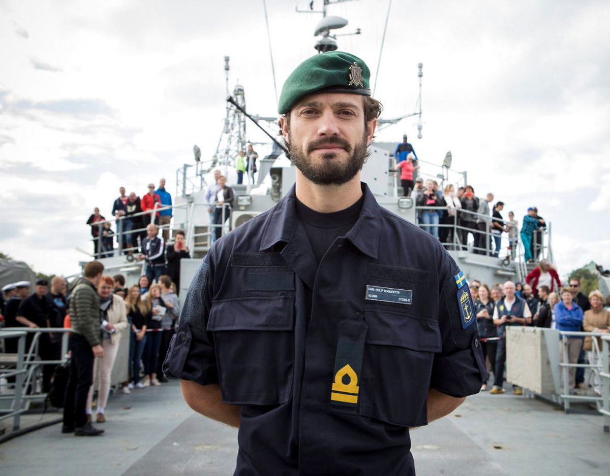 Svenske prins Carl Gustaf har meldt sig til frivillig militærtjeneste ved forsvarets hovedkvarter her under coronakrisen. Klik videre for flere billeder. Foto: Scanpix/REUTERS/Roni Lehti/Lehtikuva