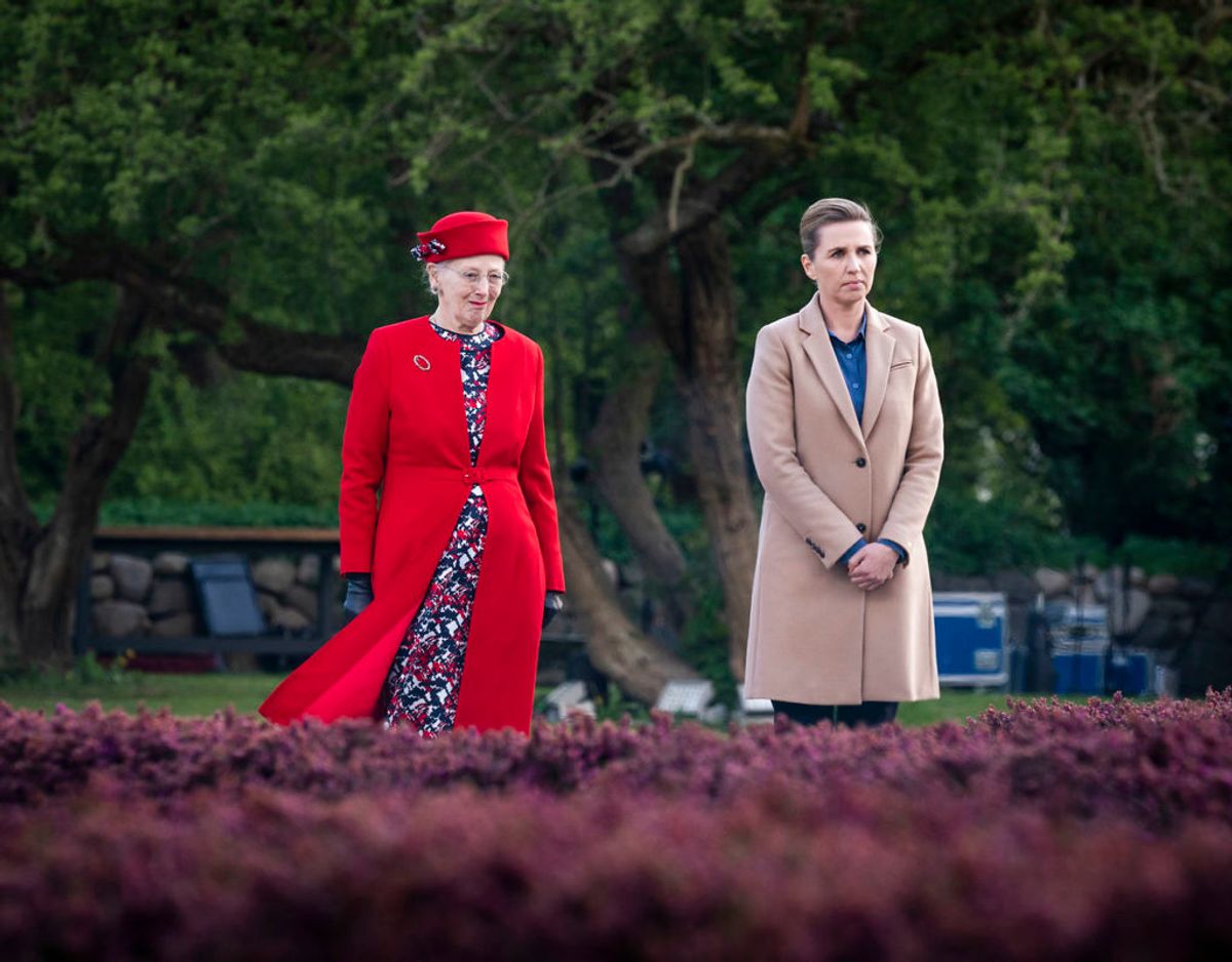 Dronning Margrethe og de øvrige medlemmer af kongehuset har ikke så fyldte kalendere for tiden. Kongehusekspert Lars Hovbakke Sørensen, mener at Kongehuset følger myndighedernes anbefalinger. KLIK VIDERE OG SE FLERE BILLEDER. Foto: Ida Marie Odgaard/Ritzau Scanpix