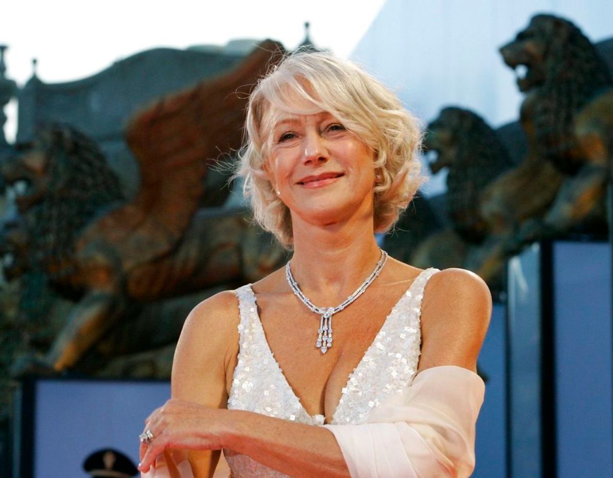 Den engelske stjerneskuespiller Helen Mirren bakker fuldt ud op om Harry og Meghans beslutning om at trække sig fra det royale liv. Klik videre for flere billeder. REUTERS/Fabrizio Bensch (ITALY)