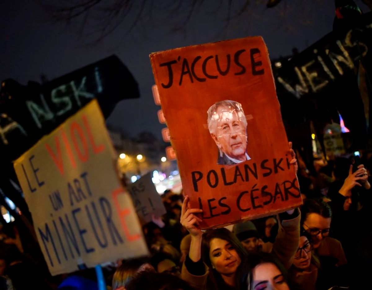 Der var generelt rigtig dårlig stemning udenfor prisuddelingen, hvor Roman Polanski modtog flere priser. Foto: Scanpix
