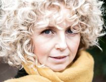 Toppen af poppen-stjerne deler ønskegave