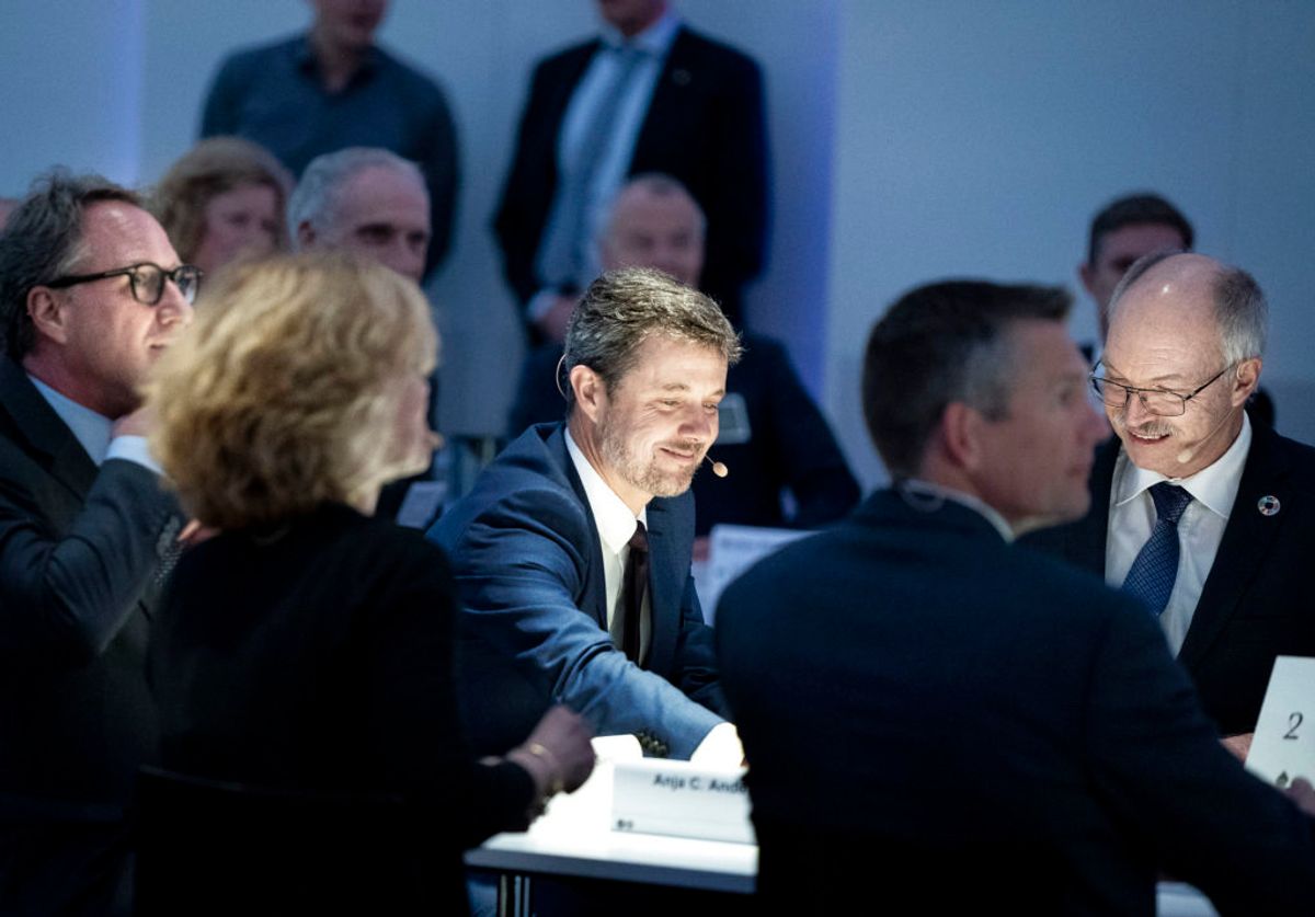 Her ses kronprinsen med professor Anja C. Andersen og astronaut Andreas Mogensen. (Foto: Liselotte Sabroe/Ritzau Scanpix)