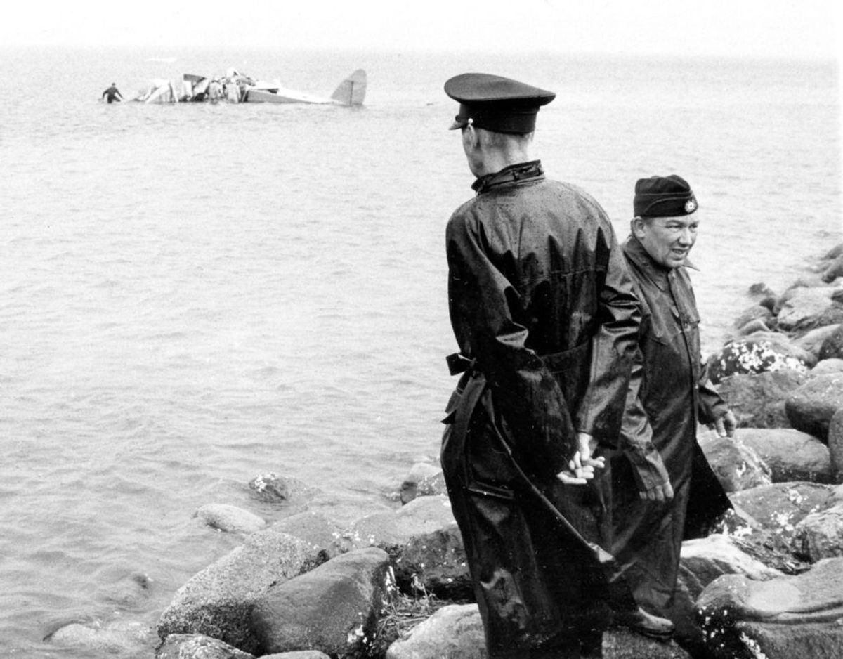 16. juli 1960: Otte danske fodboldspillere dør i et flystyrt ved Kastrup. De otte var udtaget til B-landsholdet for at teste formen mod et dansk ungdomslandshold få måneder før OL i Rom. Foto: Scanpix