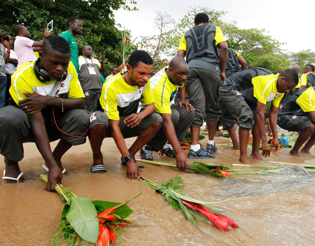 29. april 1993: Zambias fodboldlandshold styrter i havet tæt på Gabons hovedstad, Libreville, på vej til det afrikanske fodboldmesterskab i Senegal. 18 zambiske spillere og fem ledere er med på flyet. Ingen overlever. Foto: Scanpix