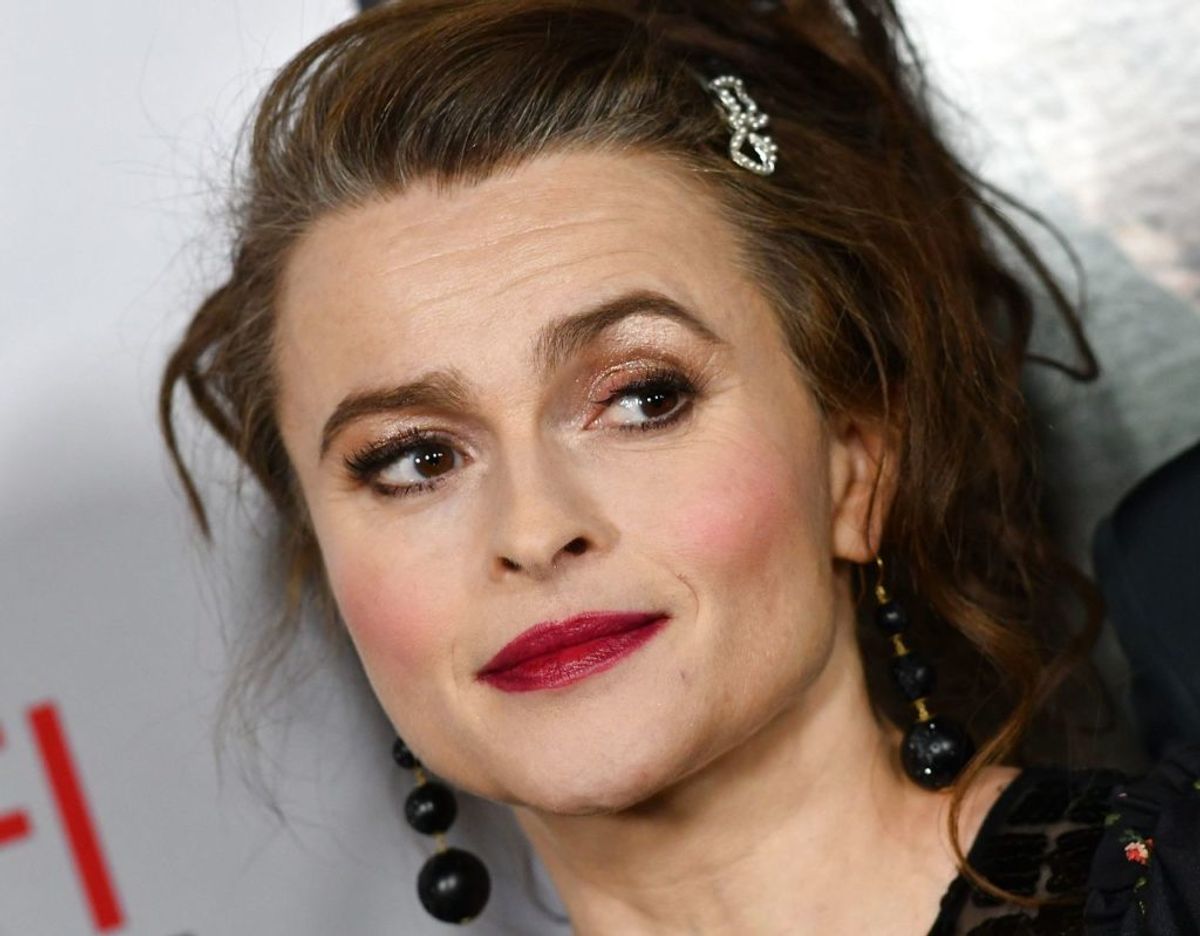 Helena Bonham Carter havde måske drukket lige rigeligt, da hun spurgte prins William, om han ville være gudfar for hendes datter. KLIK VIDERE og se flere billeder. Foto: Scanpix