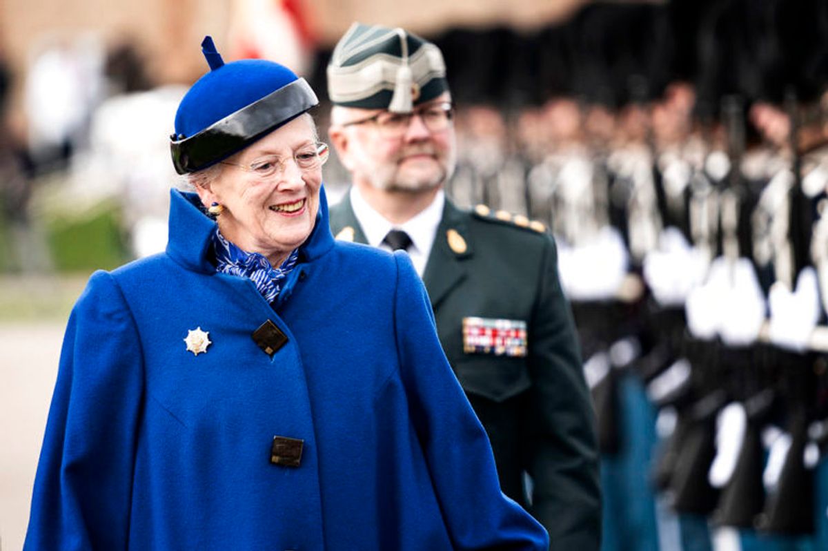 Hendes Majestæt Dronningen deltager og uddeler “Dronningens Ur” til en garder under Dronningeparade på Livgardens Kaserne i København, onsdag den 13. november 2019. (Foto: Ida Guldbæk Arentsen/Scanpix 2019)