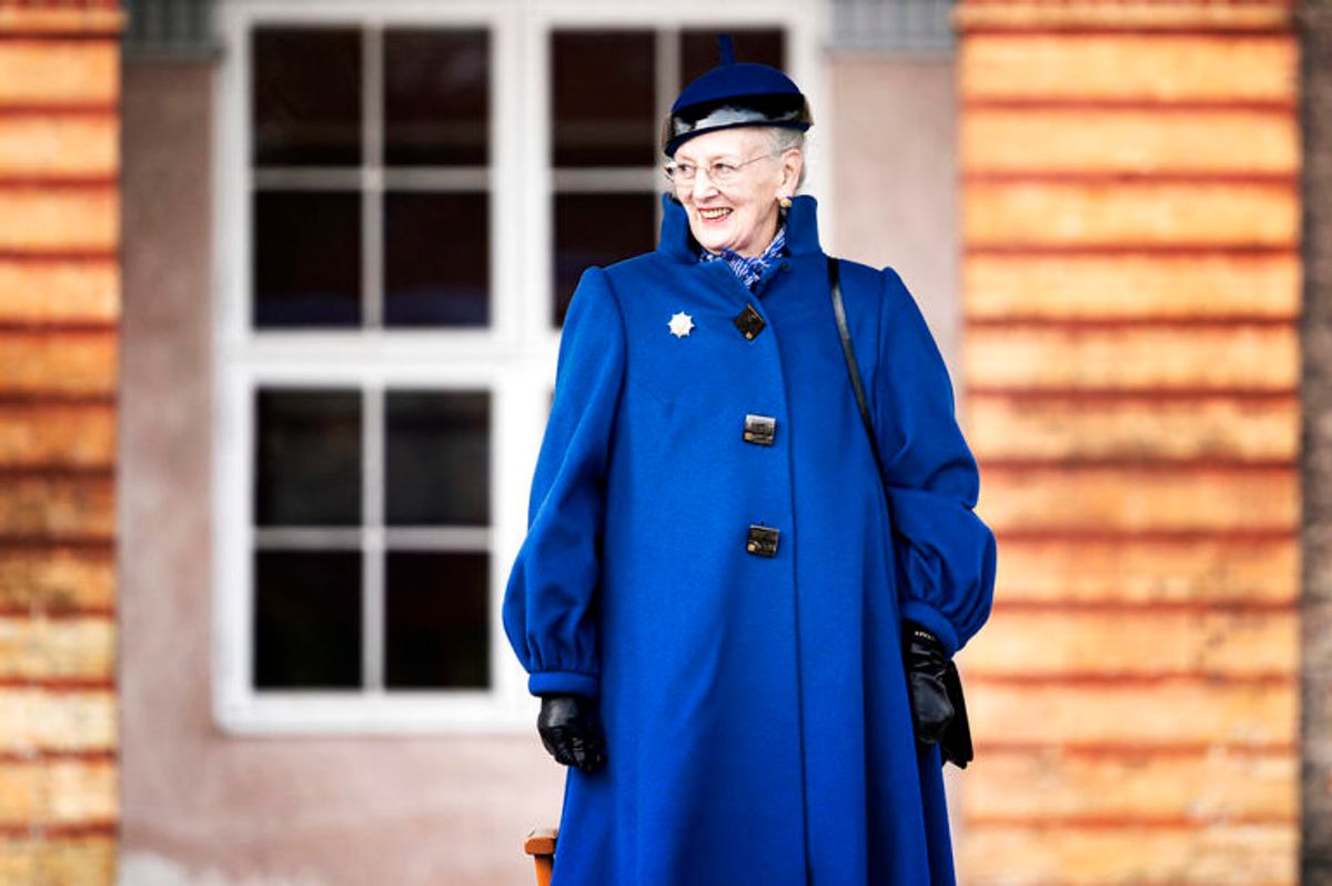 Hendes Majestæt Dronningen deltager og uddeler “Dronningens Ur” til en garder under Dronningeparade på Livgardens Kaserne i København, onsdag den 13. november 2019.. (Foto: Ida Guldbæk Arentsen/Ritzau Scanpix)