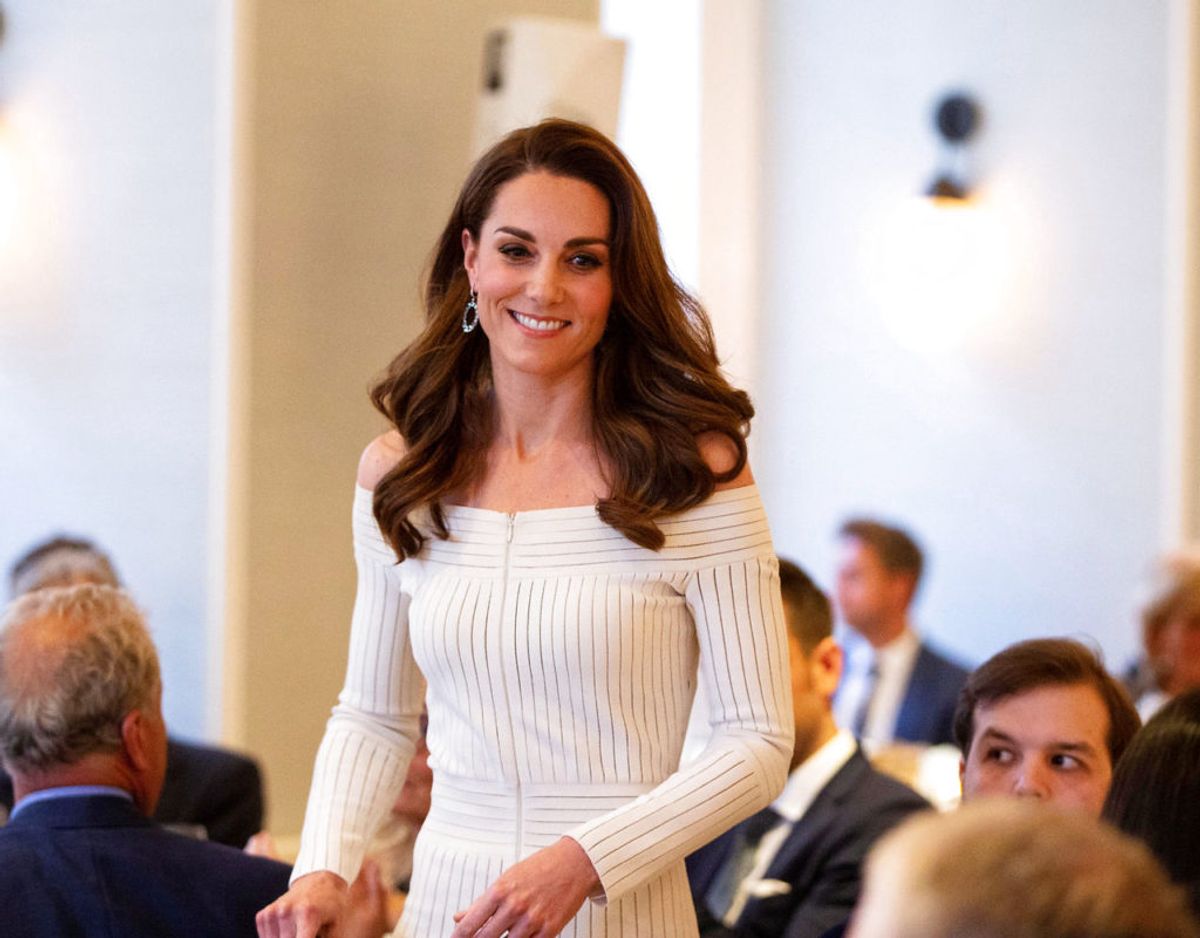 Det er ikke så lige til at være kongelig og gå på pub uden, et bliver bemærket. Men det lykkesdes forleden for hertuginden af Cambridge. Klik videre for flere billeder. Foto: Scanpix/Ian Vogler/Pool via REUTERS