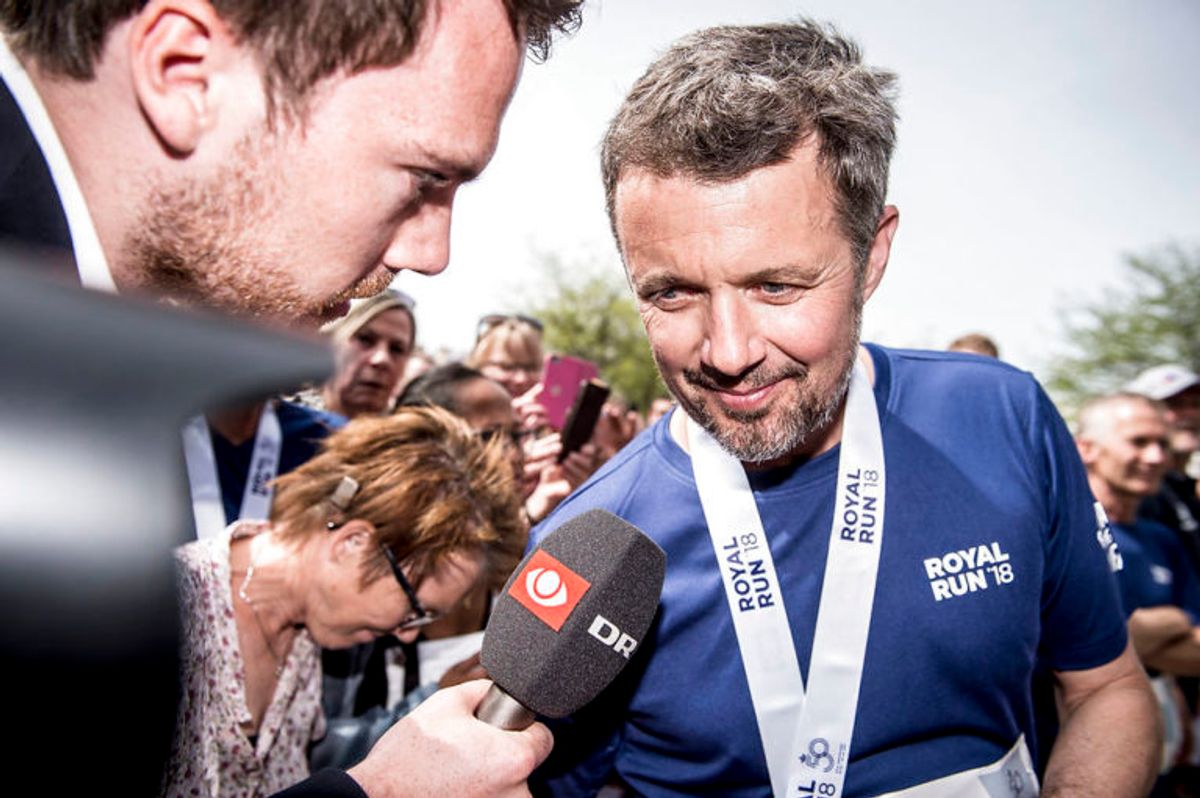 Kronprins Frederik efter sit løber under Royal Run i Aarhus, mandag den 21. maj 2018. I løbet af dagen løber Kronprinsen i Danmarks fem største byer i forbindelse med, at han fylder 50 år den 26. maj 2018. Royal Run-løbet er delt op i temaer, der afspejler Kronprinsens liv. I Aarhus er temaet studietiden.. (Foto: Mads Claus Rasmussen/Ritzau Scanpix)