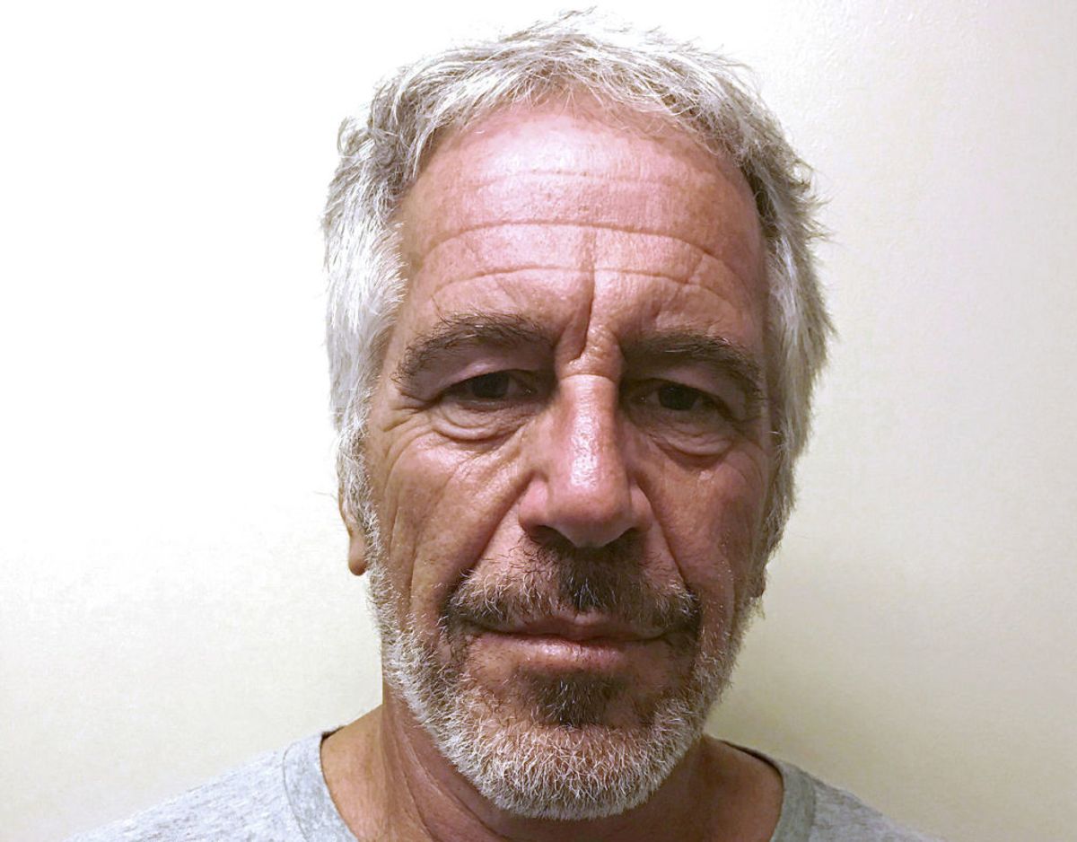 Jeffrey Epstein, der har afsonet 13 måneders fængsel for pædofili, hængte sig i sin fængselscelle i New York den 10. august. Han var varetægtsfængslet og tiltalt for menneskehandel og pædofili. Foto: Scanpix/Handout ./Ritzau Scanpix)