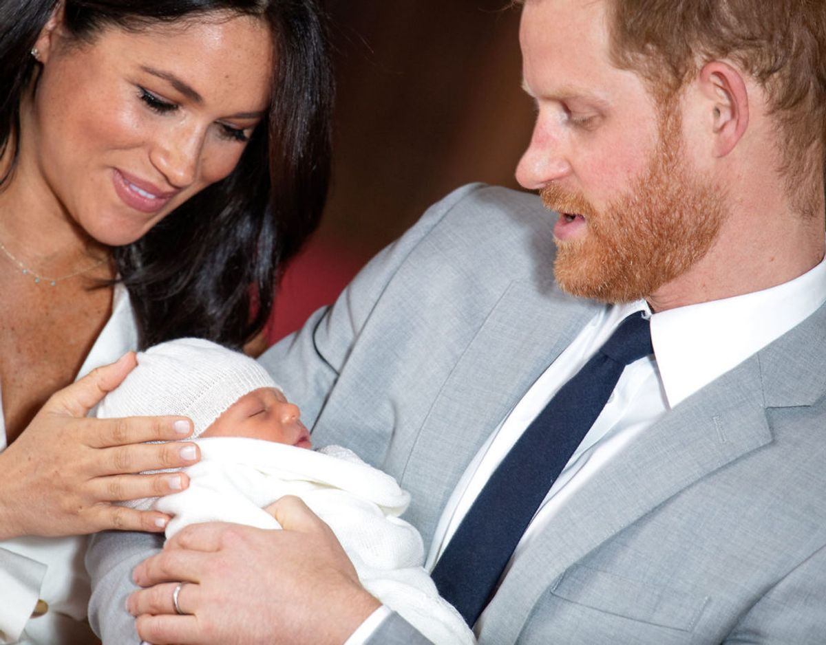 Den lille familie flyver sammen til Sydafrika. Herfra tager Harry så videre på officielle besøg til Malawi, Angola og Botswana. Klik videre i galleriet for flere billeder. Foto: Scanpix/Dominic Lipinski/Pool via REUTERS/File Photo