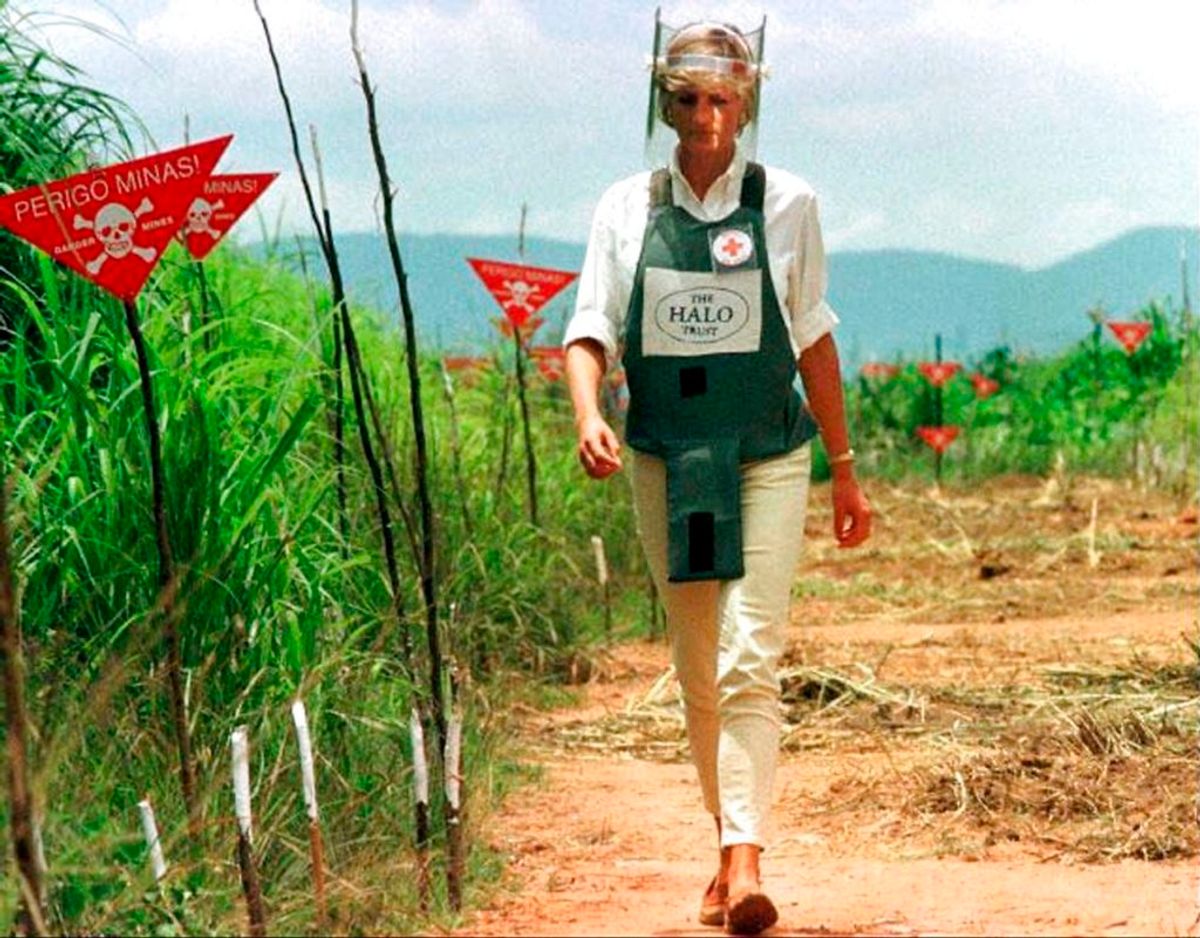 Prinsens afdøde mor, prinsesse Diana, var meget involveret i rydningen af landminer i Angola. Et arbejde, som Harry i flere år har fulgt op på. Klik videre i galleriet for flere billeder. Foto:: Scanpix/Jose Manuel Ribeiro REUTERS