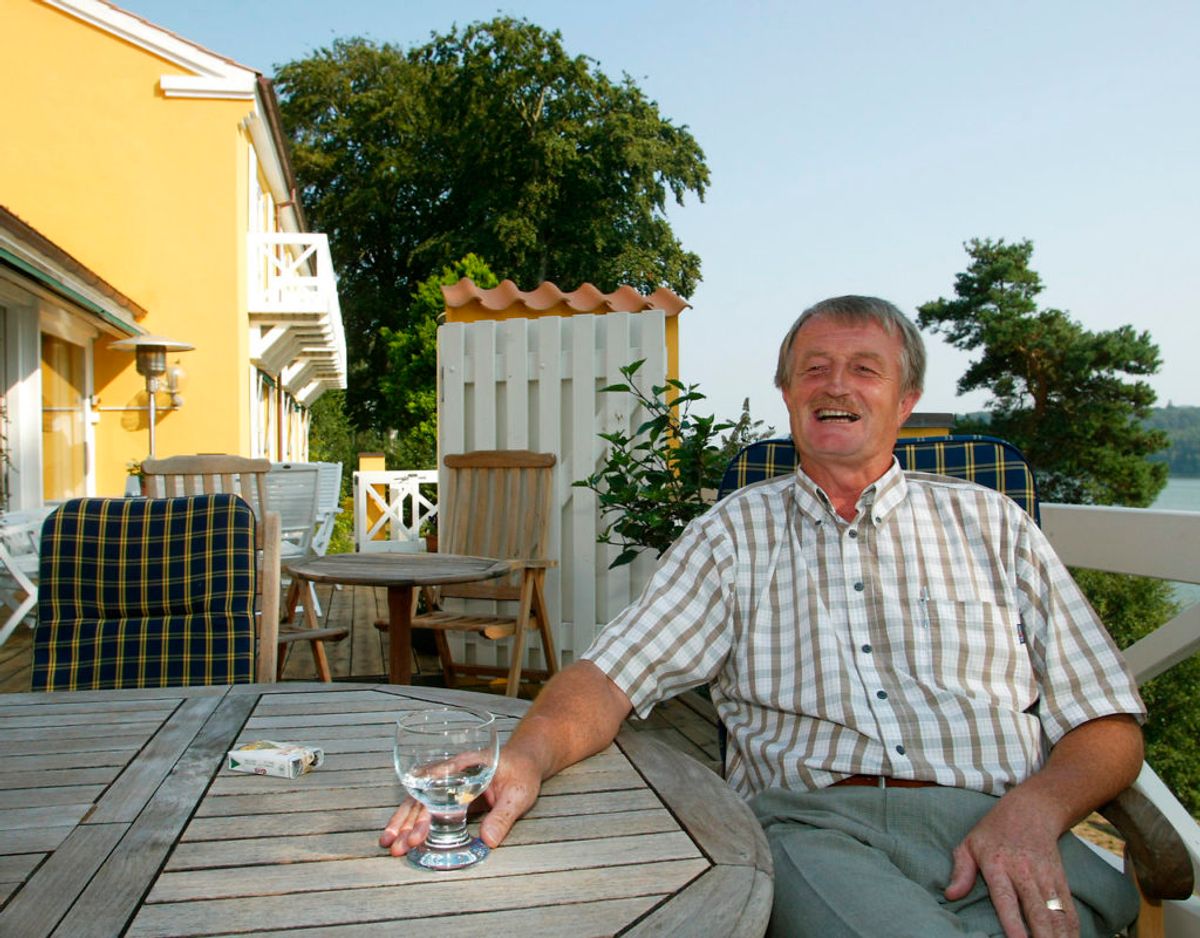 Trods sine mange milliarder boede Lars Larsen forholdsvist enkelt i Sejes ved Silkeborg med Silkeborg søerne som nabo. Arkivfoto: Scanpix.