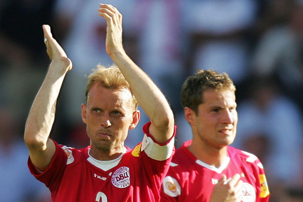 René Henriksen (til venstre) var anfører for det danske landshold i 25 af sine 66 A-landsholdskampe. Foto: Javier Soriano/Scanpix.