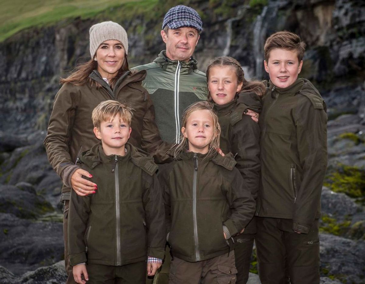 Det danske hof har bekræftet, at det er kronprins Frederik, kronprinsesse Mary og prins Christian, der skal til konfirmation. Resten af familien skal ikke med. Foto: Scanpix