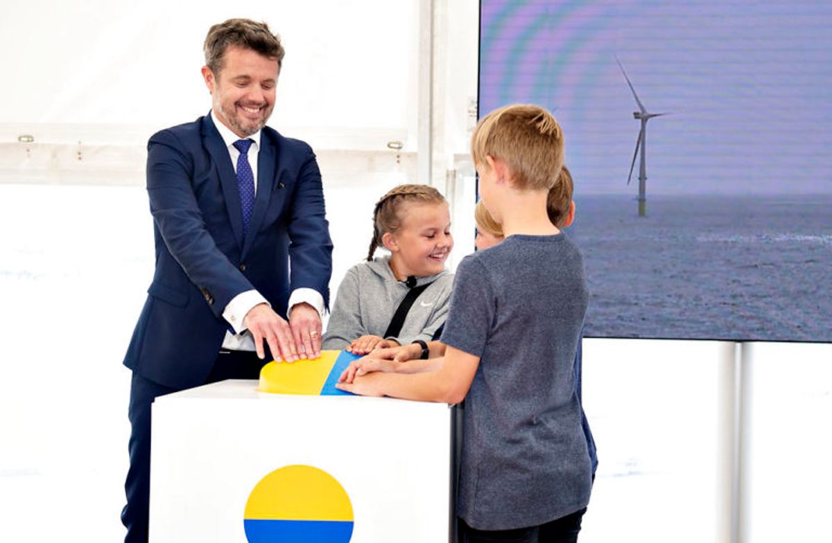 Kronprins Frederik var med, da den store havmøllepark blev åbnet. Foto: Foto: Henning Bagger/Ritzau Scanpix. KLIK for mere.