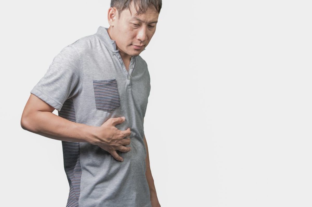 Kræft i leveren vil ofte bemærkes ved, at man kan kan mærke leveren opadtil i maven. (Foto: Shutterstock)