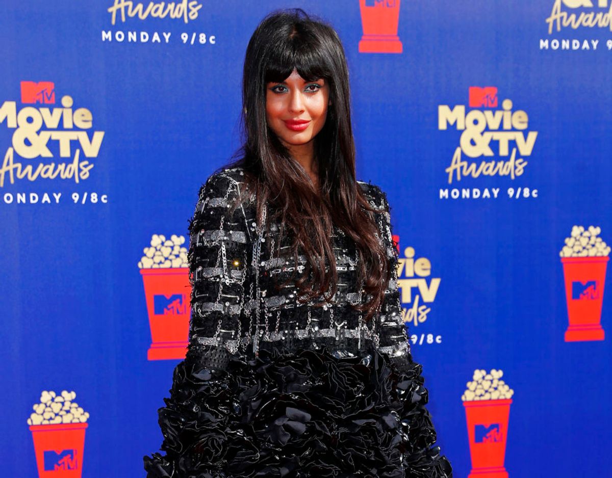 Skuespilleren Jameela Jamil er den første kvindelige vært på radiokanalen BBC Radio 1. Desuden er hun aktivist, der fokuserer på krops positivisme. Foto: Scanpix