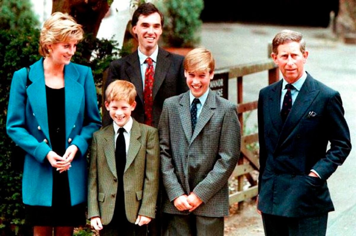 Hele familien var samlet kort inden, at afgangen gik til det berømte Eton College for ungerne. Foto: Scanpix