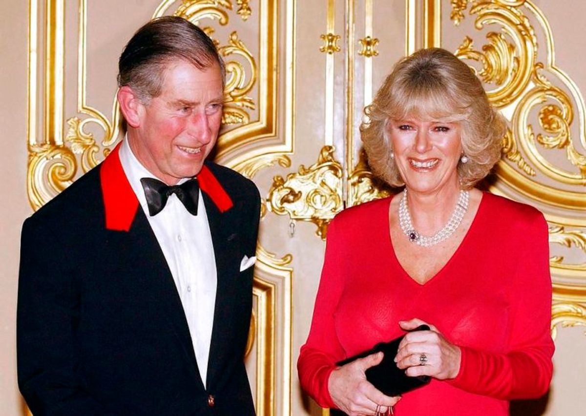 Charles ses her med Camilla Parker Bowles til deres første officielle arrangement efter deres bryllup blev offentliggjort. I britiske medier blev Camilla Parker Bowles bebrejdet for at ødelægge Charles’ og Dianas ægteskab. Foto: Scanpix