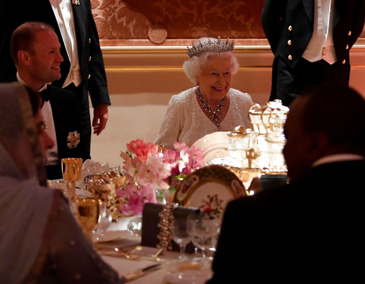 En anden ting, der undgås når dronning Elizabeth inviterer til middagsselskab er hvidløg. Det bryder dronningen sig nemlig ikke om. Foto: Scanpix